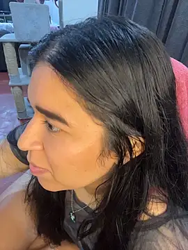 Snapshot of Minico25 chatting on 04/05/26, 05:04 Minico25 online show from 04/05/26, 05:04