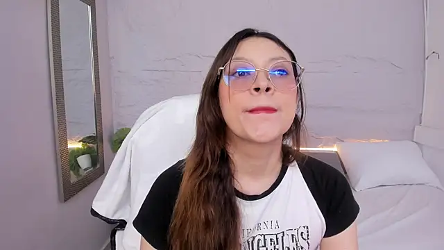 Snapshot of lanna_18_ chatting on 04/30/26, 11:27 lanna 18 online show from 04/30/26, 11:27