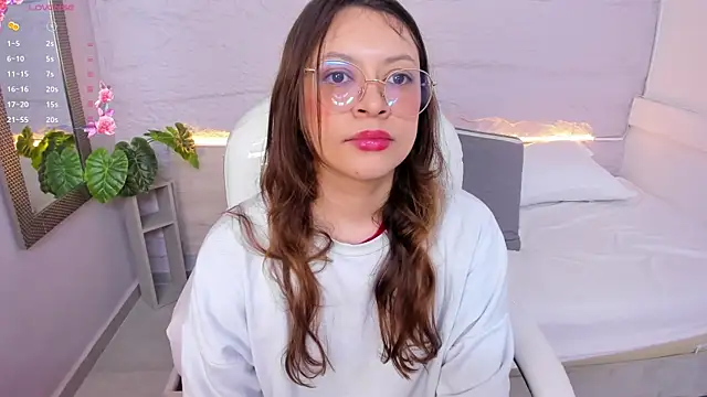 Snapshot of lanna_18_ chatting on 06/15/26, 11:45 lanna 18 online show from 06/15/26, 11:45