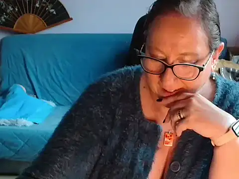 Snapshot of xmyriamx chatting on 04/05/26, 08:00 xmyriamx online show from 04/05/26, 08:00