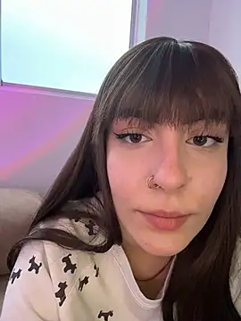 Snapshot of alesziarose_ chatting on 01/05/26, 10:46 alesziarose online show from 01/05/26, 10:46