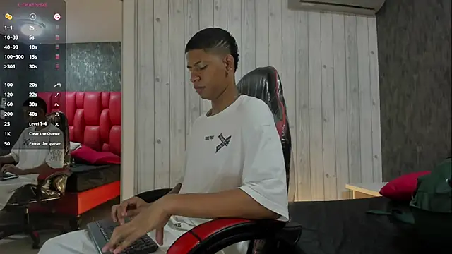 Snapshot of _erick_j chatting on 04/07/26, 07:58 erick j online show from 04/07/26, 07:58