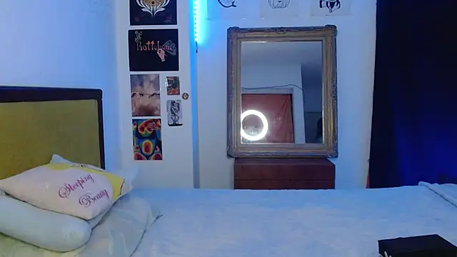 Snapshot of Nova-Satela chatting on 04/08/26, 06:08 Nova-Satela online show from 04/08/26, 06:08