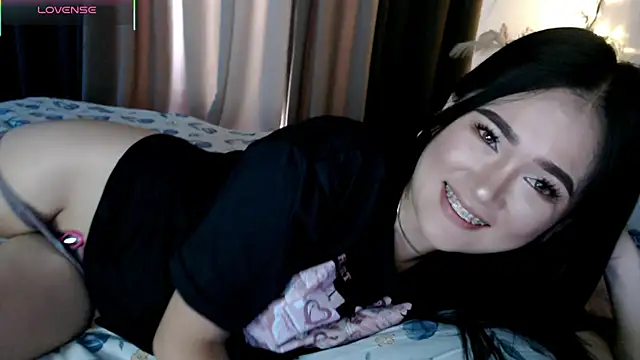 Snapshot of simplykhate chatting on 07/22/26, 01:41 simplykhate online show from 07/22/26, 01:41