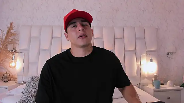 Snapshot of MassimoCo_ chatting on 03/10/26, 11:43 MassimoCo online show from 03/10/26, 11:43