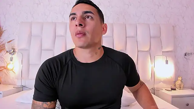 Snapshot of MassimoCo_ chatting on 03/18/26, 11:30 MassimoCo online show from 03/18/26, 11:30