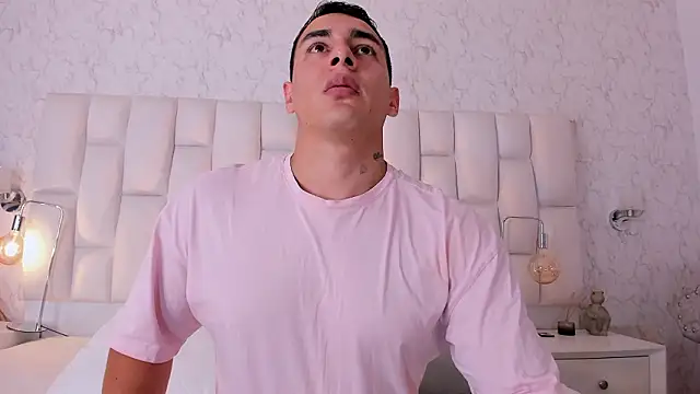 Snapshot of MassimoCo_ chatting on 03/25/26, 11:33 MassimoCo online show from 03/25/26, 11:33