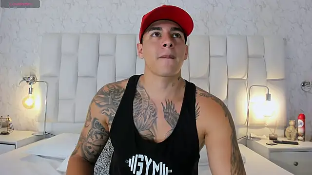 Snapshot of MassimoCo_ chatting on 04/13/26, 11:43 MassimoCo online show from 04/13/26, 11:43