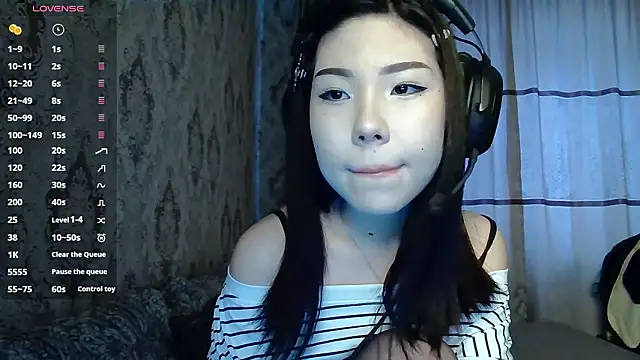 Snapshot of AprilOnilll chatting on 02/28/26, 12:17 AprilOnilll online show from 02/28/26, 12:17