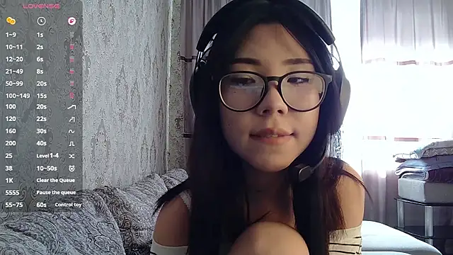 Snapshot of AprilOnilll chatting on 03/16/26, 04:07 AprilOnilll online show from 03/16/26, 04:07