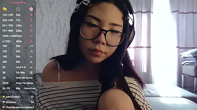 Snapshot of AprilOnilll chatting on 03/16/26, 05:44 AprilOnilll online show from 03/16/26, 05:44