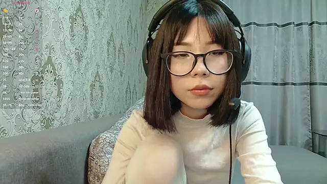 Snapshot of AprilOnilll chatting on 04/03/26, 02:04 AprilOnilll online show from 04/03/26, 02:04