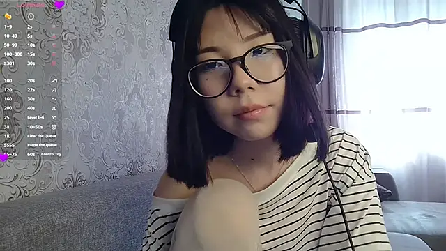 Snapshot of AprilOnilll chatting on 04/04/26, 05:06 AprilOnilll online show from 04/04/26, 05:06