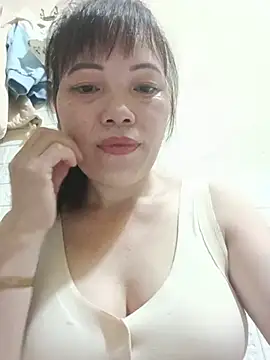 Snapshot of Sana-vn chatting on 06/25/26, 05:17 Sana-vn online show from 06/25/26, 05:17
