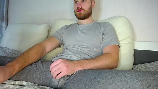 Snapshot of LorenzoLux chatting on 03/02/25, 05:25 LorenzoLux online show from 03/02/25, 05:25