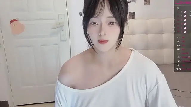 Snapshot of sunny-ly chatting on 04/10/26, 06:45 sunny-ly online show from 04/10/26, 06:45