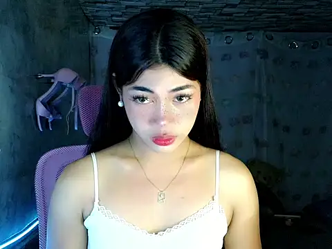 Snapshot of Margalona_ chatting on 04/15/26, 07:58 Margalona online show from 04/15/26, 07:58