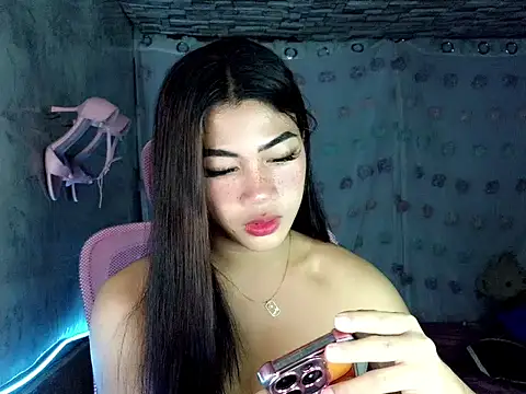 Snapshot of Margalona_ chatting on 04/17/26, 05:27 Margalona online show from 04/17/26, 05:27