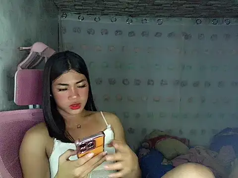 Snapshot of Margalona_ chatting on 04/22/26, 07:15 Margalona online show from 04/22/26, 07:15