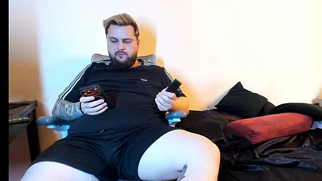 Snapshot of ashtondel chatting on 04/05/26, 02:03 ashtondel online show from 04/05/26, 02:03