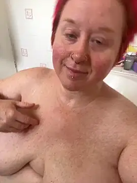 Snapshot of BustyRedxx chatting on 04/22/26, 08:39 BustyRedxx online show from 04/22/26, 08:39