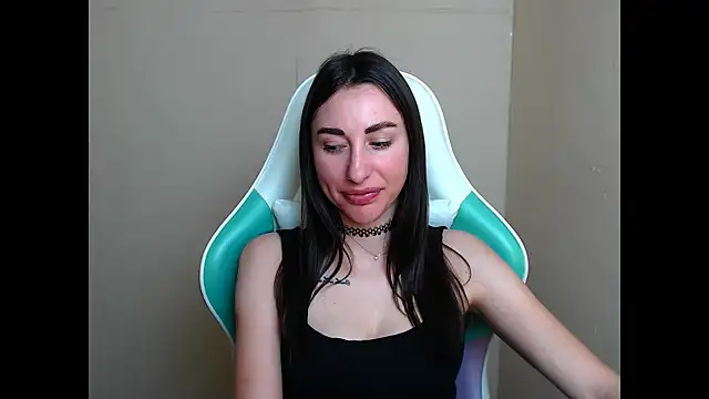 Snapshot of cammila_horn chatting on 03/13/26, 12:01 cammila horn online show from 03/13/26, 12:01