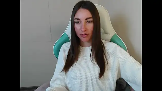 Snapshot of cammila_horn chatting on 04/24/26, 05:21 cammila horn online show from 04/24/26, 05:21