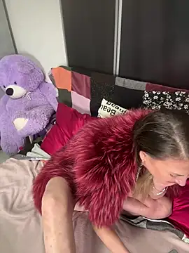 IssabelXO online show from 04/14/26, 05:30