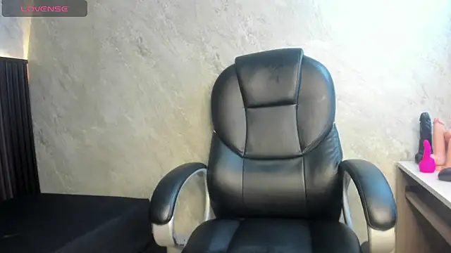 tanisha  lux online show from 01/11/26, 09:20