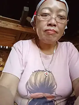 Snapshot of Agnes-baby chatting on 07/05/26, 01:12 Agnes-baby online show from 07/05/26, 01:12