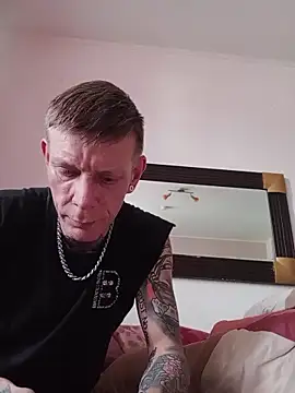 Snapshot of Der_Schoene_Penis chatting on 04/17/26, 12:19 Der Schoene Penis online show from 04/17/26, 12:19