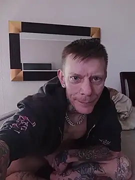 Snapshot of Der_Schoene_Penis chatting on 04/22/26, 07:44 Der Schoene Penis online show from 04/22/26, 07:44