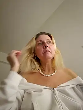 Snapshot of Amelia9798 chatting on 03/02/26, 07:32 Amelia9798 online show from 03/02/26, 07:32