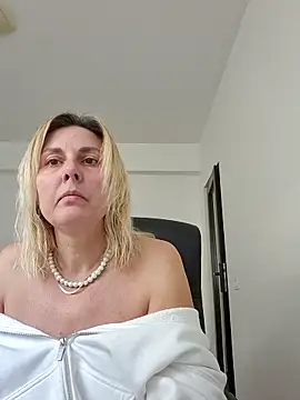 Snapshot of Amelia9798 chatting on 03/08/26, 05:22 Amelia9798 online show from 03/08/26, 05:22