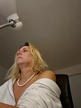 Snapshot of Amelia9798 chatting on 03/10/26, 02:16 Amelia9798 online show from 03/10/26, 02:16