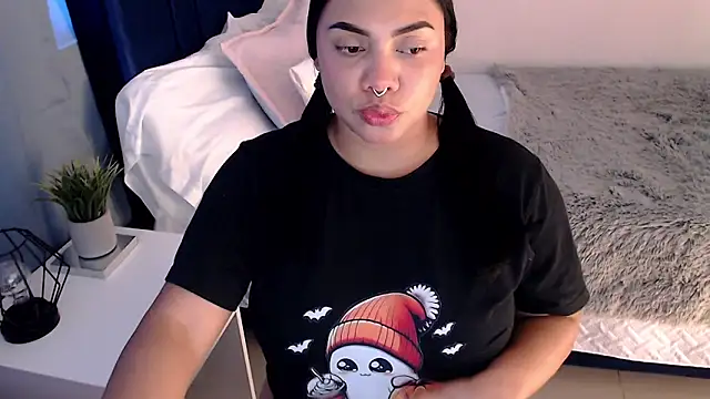 Snapshot of isabelateran chatting on 03/16/26, 06:23 isabelateran online show from 03/16/26, 06:23