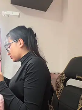 Snapshot of honey_kendalll chatting on 03/08/26, 11:25 honey kendalll online show from 03/08/26, 11:25