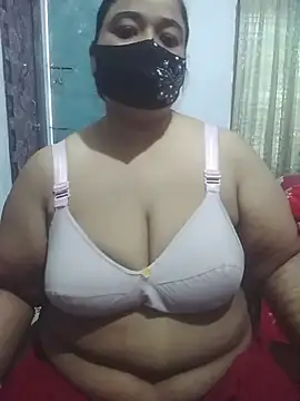 momo loves online show from 02/11/26, 02:27