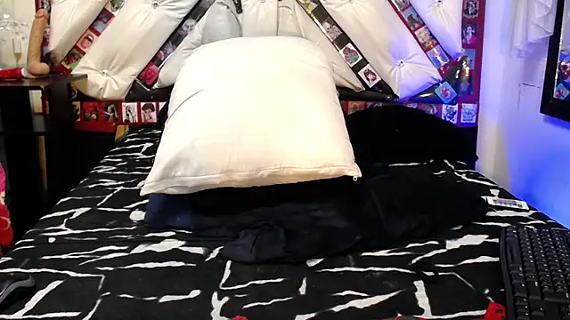 abril onnel online show from 03/10/25, 08:34