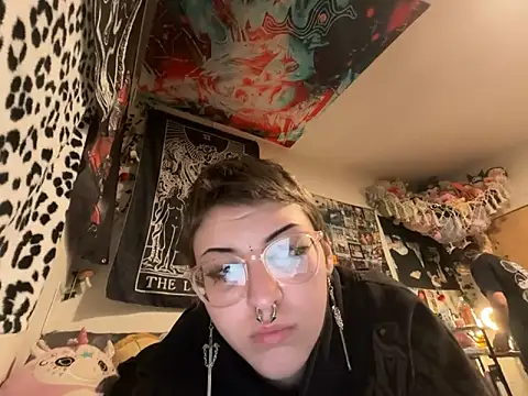 Snapshot of elohwelll chatting on 02/07/26, 02:26 elohwelll online show from 02/07/26, 02:26