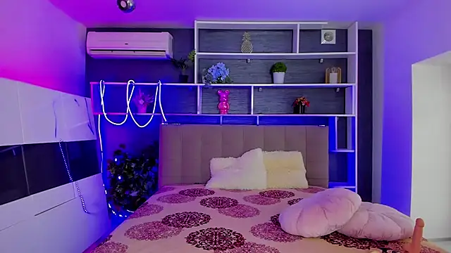 StephieRousee online show from 02/02/26, 06:23