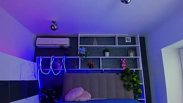 StephieRousee online show from 03/06/26, 06:21