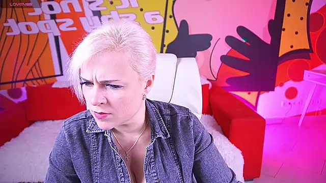 Snapshot of CrystalVibe chatting on 03/25/26, 06:30 CrystalVibe online show from 03/25/26, 06:30