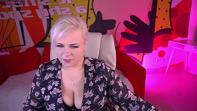 Snapshot of CrystalVibe chatting on 03/28/26, 06:35 CrystalVibe online show from 03/28/26, 06:35