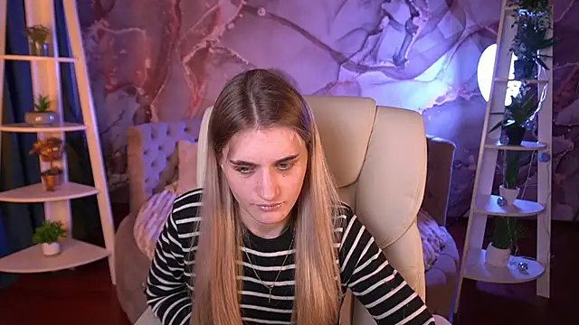 Snapshot of DiamondNina chatting on 03/22/26, 08:12 DiamondNina online show from 03/22/26, 08:12