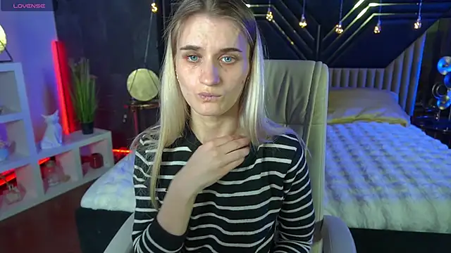 Snapshot of DiamondNina chatting on 03/23/26, 08:57 DiamondNina online show from 03/23/26, 08:57