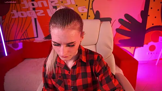 Snapshot of DiamondNina chatting on 03/24/26, 08:03 DiamondNina online show from 03/24/26, 08:03