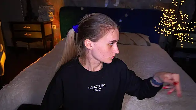 Snapshot of DiamondNina chatting on 04/13/26, 01:27 DiamondNina online show from 04/13/26, 01:27