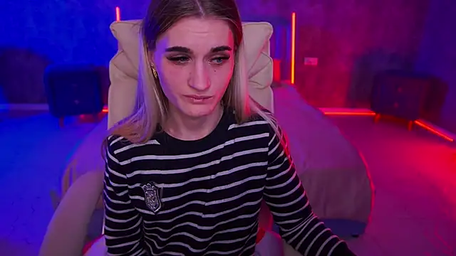 Snapshot of DiamondNina chatting on 04/16/26, 08:09 DiamondNina online show from 04/16/26, 08:09