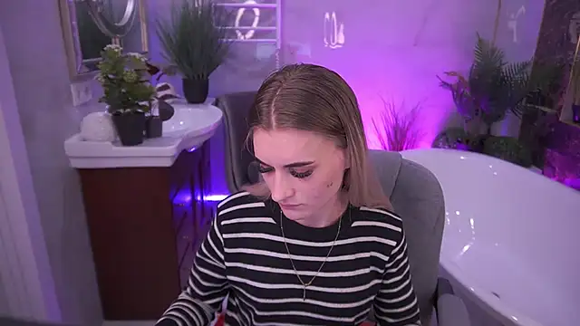 Snapshot of DiamondNina chatting on 04/18/26, 07:40 DiamondNina online show from 04/18/26, 07:40